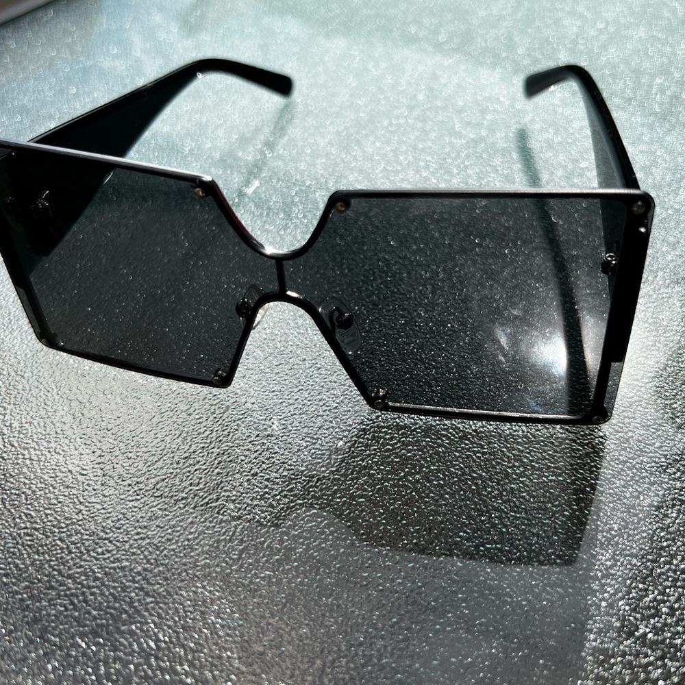 Oversized Black Sunglasses - Picture 4 of 10